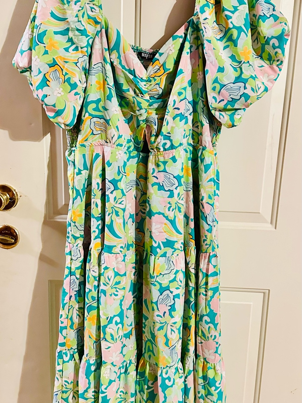 Green midi floral puff sleeve dress